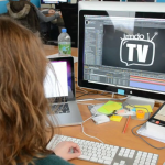 JimdoTV - Jimdo Video Producerin Kerstin bei der Arbeit.